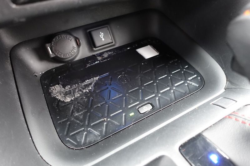 Toyota RAV4 2,5 PHEV Plug-in Comfort 4x4 - fotka 23 z 35