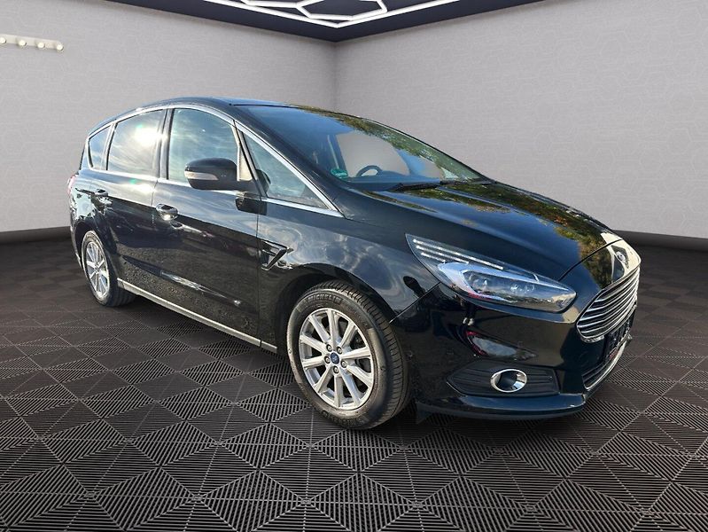 Ford S-MAX (2016) 2,0TDCI154kw Bi-Turbo Titanium - fotka 1 z 29