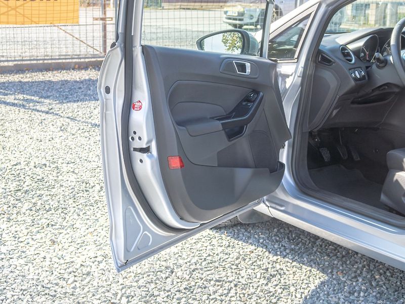Ford Fiesta (2014) 1.6TDCI 70KW – PO ROZVODECH - fotka 9 z 45