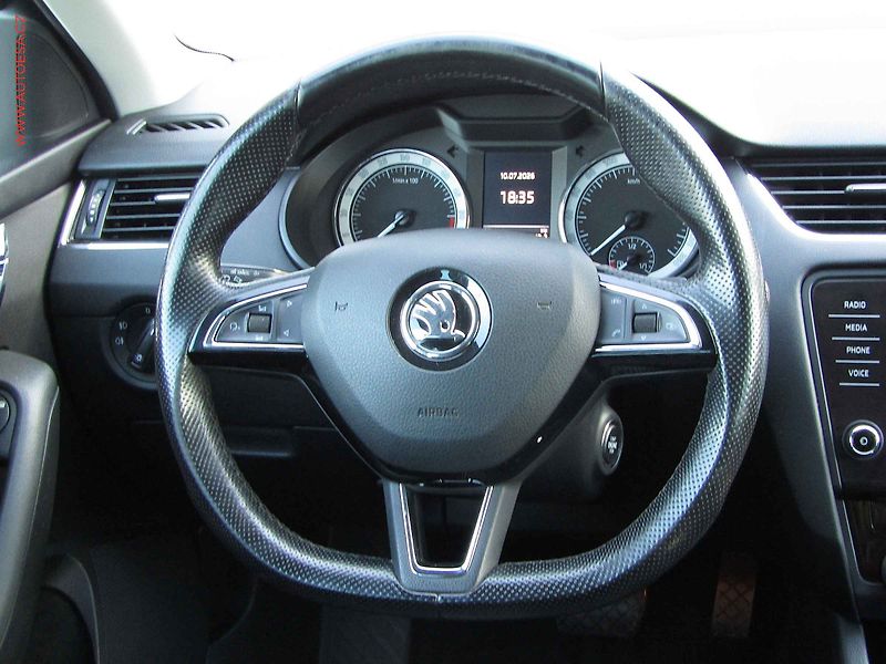 Škoda Octavia (2017) 2.0 TDi 4x4, ČR, Style, DSG - fotka 14 z 19