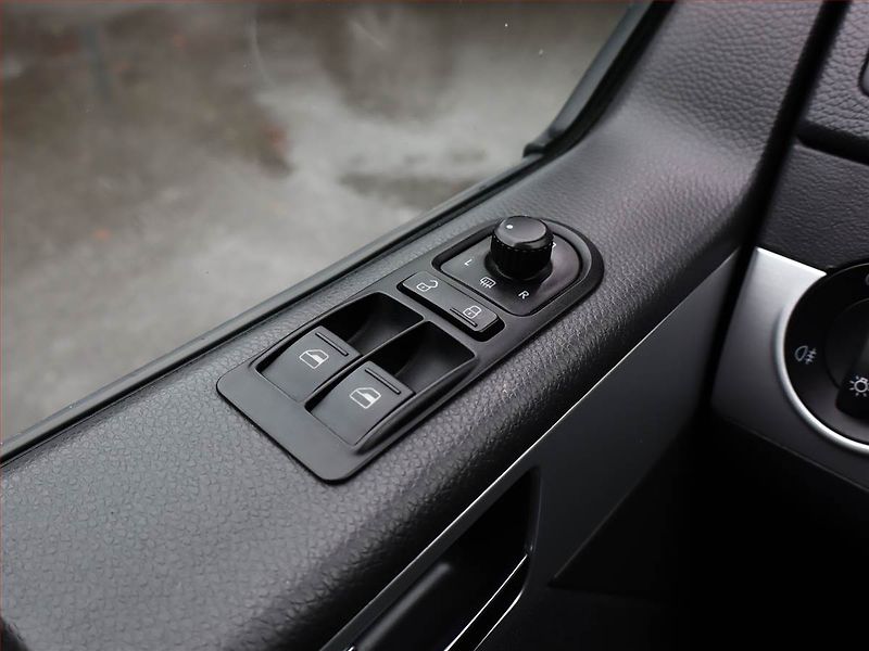 Volkswagen Multivan (2011) Comfortline 2.0 TDI - fotka 16 z 17