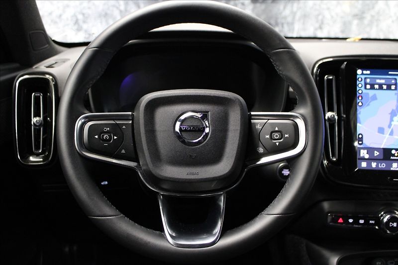 Volvo XC40 2,0 B4 Black e. ultra AT 2025 - fotka 16 z 24