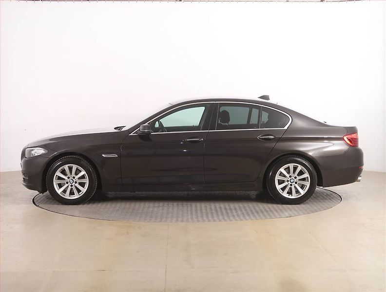 BMW Řada 5 (2016) 520d xDrive, 4X4, Automat - fotka 3 z 20