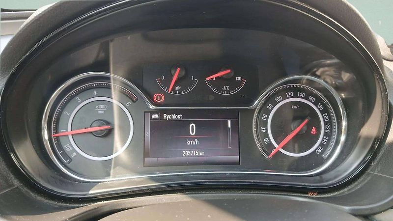 Opel Insignia ST 1.6CDTi MT6 - fotka 18 z 29