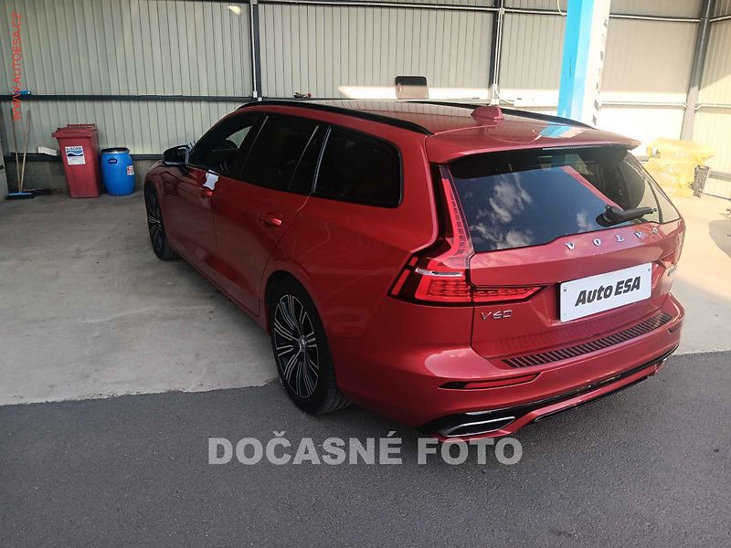 Volvo V60 (2019) 2.0 D4 Polestar, AT - fotka 2 z 3