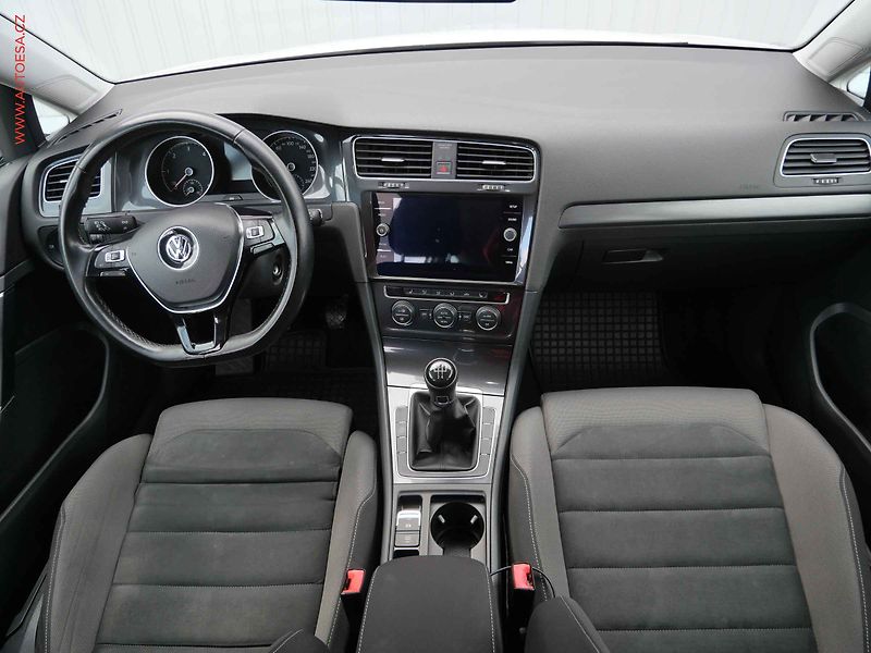 Volkswagen Golf (2017) 1.6TDi, ČR, Comfortline - fotka 8 z 21