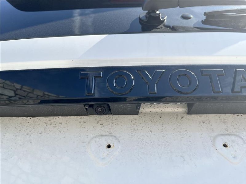 Toyota Land Cruiser 2,4 i-FORCE MAX HEV - fotka 44 z 48