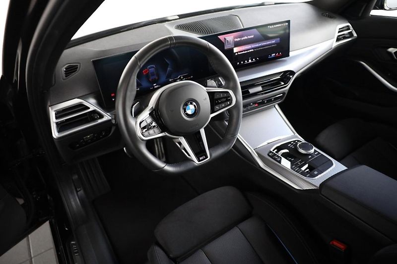BMW Řada 3 330i xDrive Touring - fotka 3 z 21