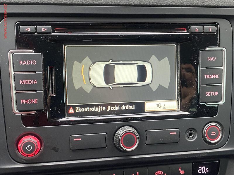 Volkswagen Jetta (2014) 2.0 TDi, DSG, bixen, TZ - fotka 18 z 20