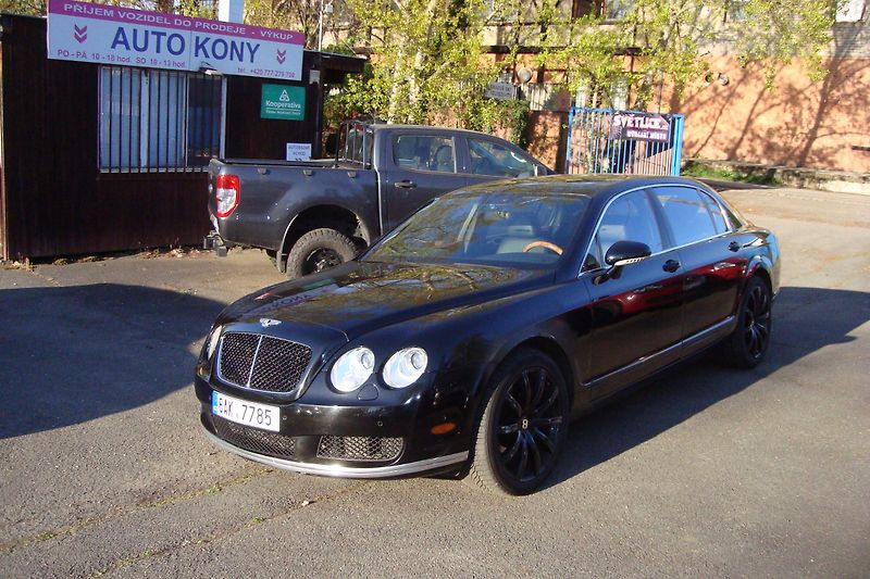 Bentley Continental Flying Spur (2006) 6.0 V12 TwinTurbo - fotka 3 z 54