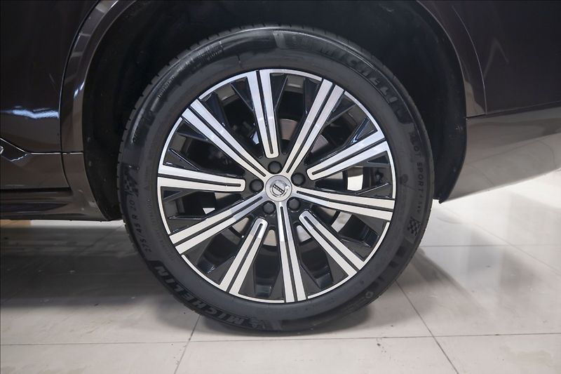 Volvo XC90 2,0 B5 AWD INSCRIPTION 7 MÍST - fotka 47 z 47