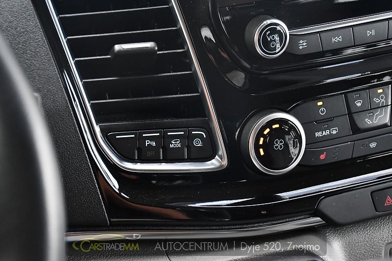 Ford Tourneo Custom 2.0EcoBlue 8.MÍST TITANIUM - fotka 27 z 43