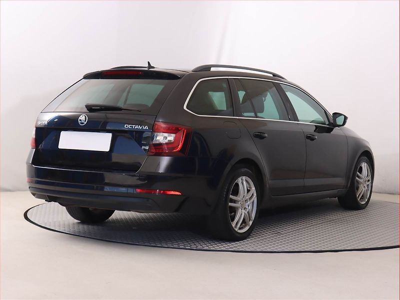Škoda Octavia (2017) 2.0 TDI, Automat, Navi - fotka 5 z 20