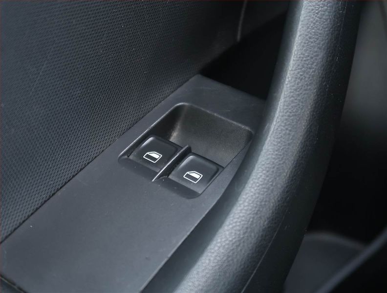 Škoda Rapid (2013) 1.2 TSI, Serv.kniha - fotka 15 z 16