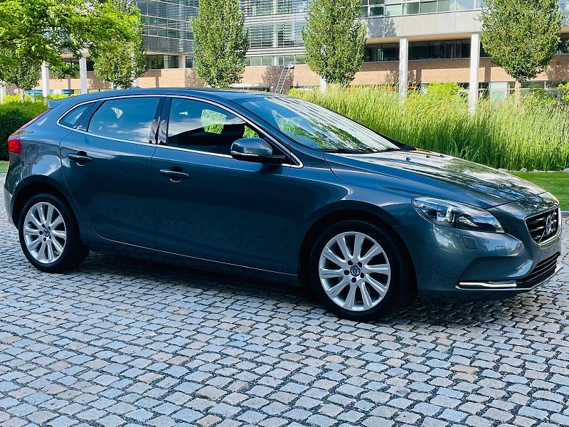 Volvo V40 2.0D3 5VÁLEC MANUÁL SERVISKA - fotka 11 z 48