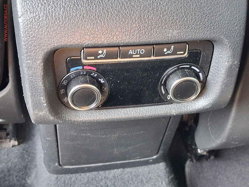 Volkswagen Sharan (2012) 2.0TDi 4x4, 7míst, ČR, Bixen - fotka 11 z 19