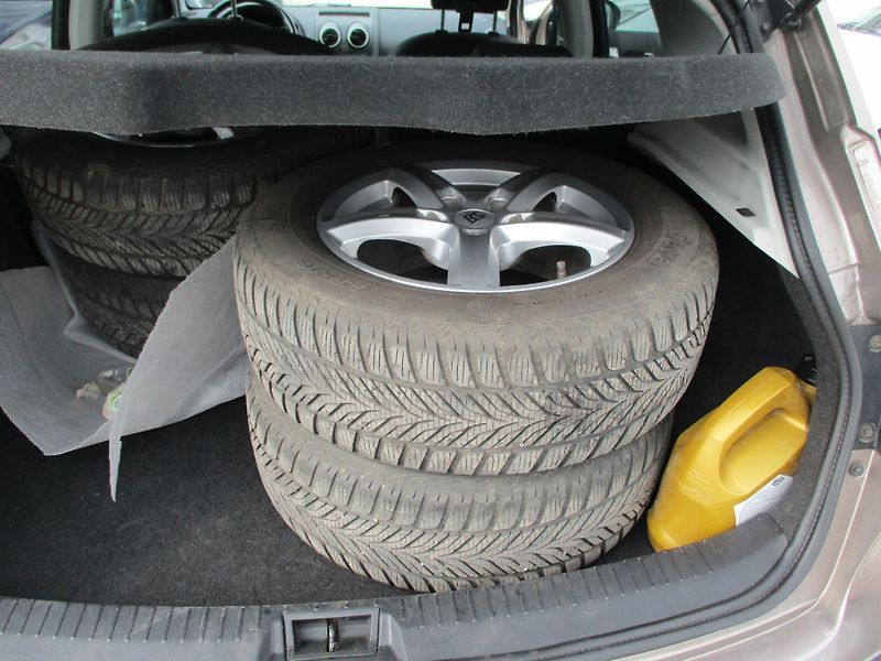 Nissan Qashqai (2013) 1,6i - fotka 9 z 11