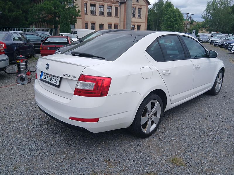 Škoda Octavia 3, 1.2 TSI, plně pojízdné  - fotka 11 z 27