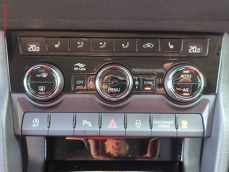Škoda Karoq (2020) 1.5 TSi, Drive, LED, kamera - fotka 15 z 23