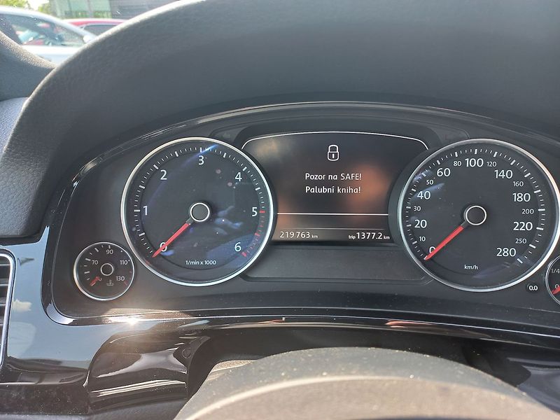 Volkswagen Touareg R-Line 4,2 V8 TDi 4motion - fotka 12 z 15