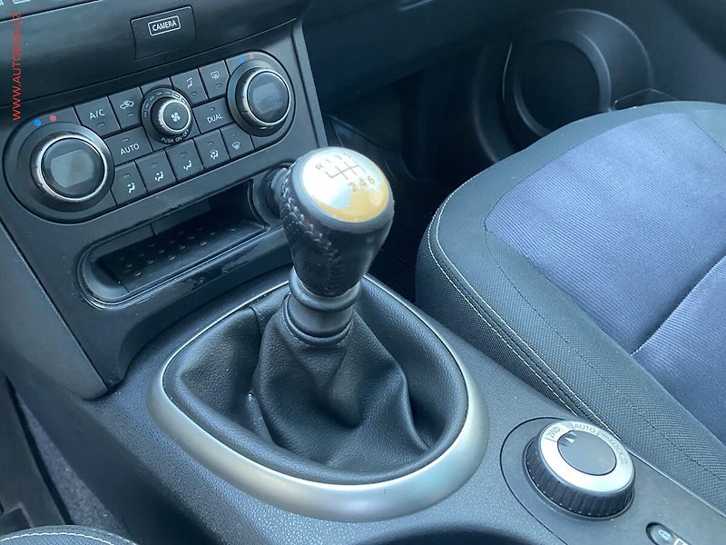 Nissan Qashqai (2012) 1.6dCi 4x4, 2.maj,ČR, AC, TZ - fotka 16 z 19