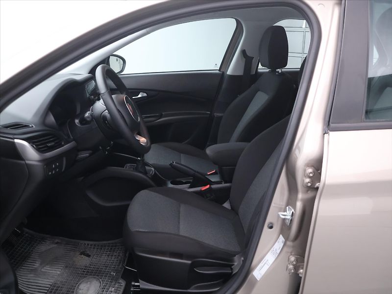 Fiat Tipo 1,4 70kW CZ Klima Lounge - fotka 11 z 31