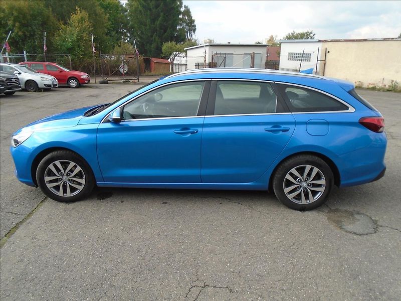 Hyundai i30 1,6 - fotka 6 z 36