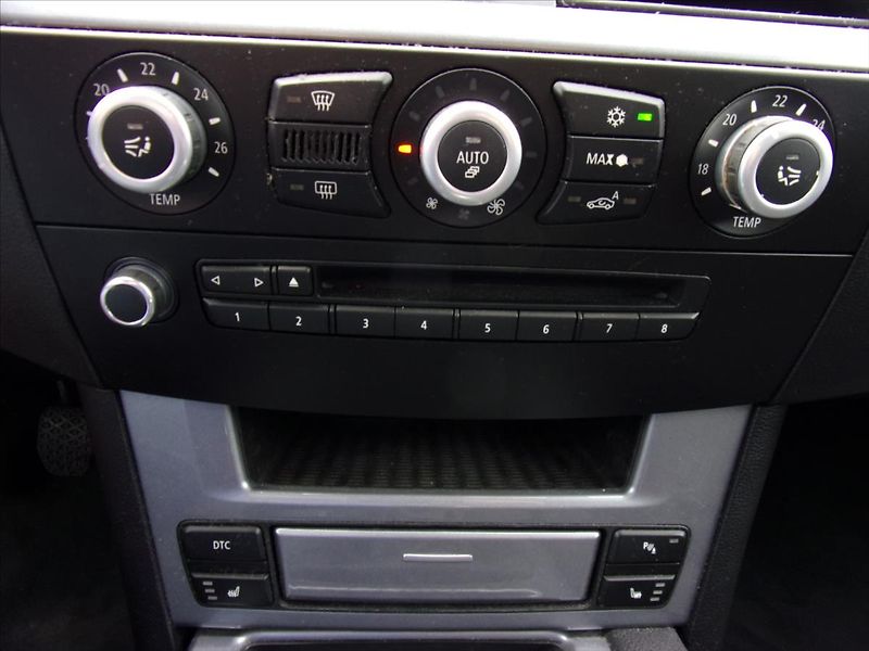 BMW Řada 5 3,0 525d xDrive Touring - fotka 18 z 23