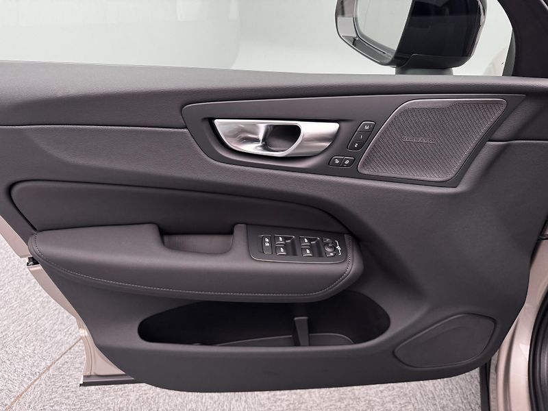 Volvo XC60 (2026) B5 AWD AUT DARK ULTRA - fotka 7 z 22