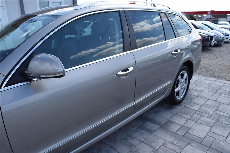 Škoda Superb 2,0 TDI 125KW TOP VÝBAVA ALU - fotka 8 z 50