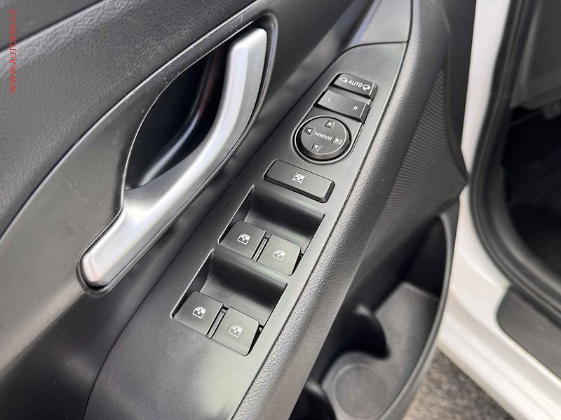 Hyundai i30 (2019) 1.6CRDi, ČR, servis.kniha - fotka 11 z 16