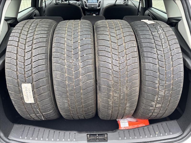 Ford Focus 1,5 TDCI 88kW Titanium - fotka 11 z 36
