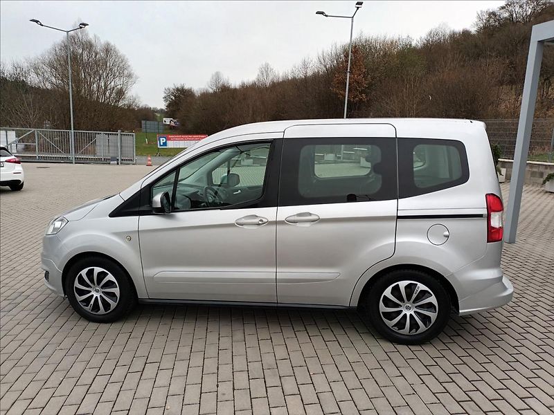 Ford Tourneo Courier 1,5 TDCI,ČR,SERVISKA,ROZVODY - fotka 8 z 37