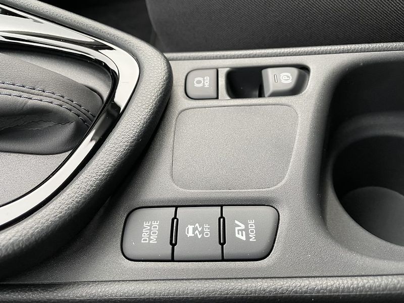 Toyota Yaris 1.5 Hybrid ODBĚR IHNED - fotka 21 z 27