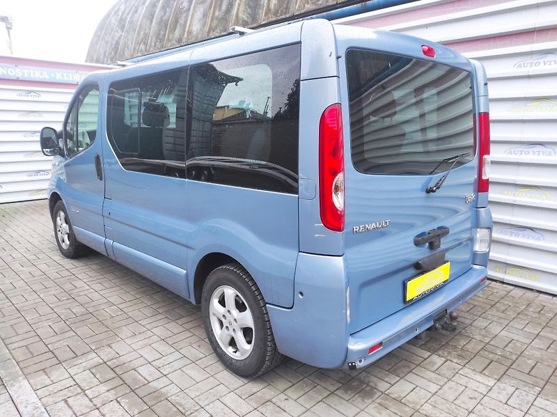Renault Trafic 2,5dCi 107kW Passenger 7 míst - fotka 2 z 20