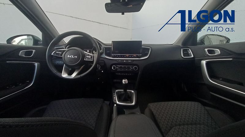Kia Ceed SW (2025) 1,5 T-GDi SPIN 103kW - fotka 13 z 23