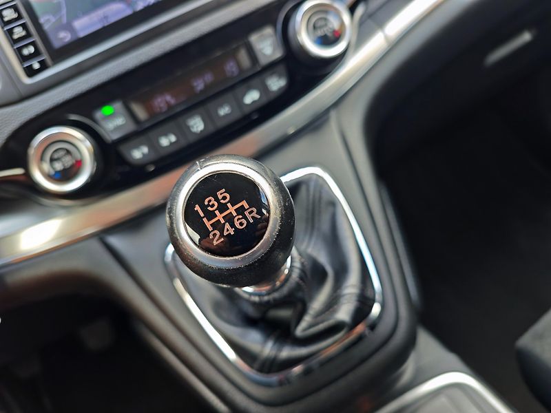 Honda CR-V (2015) 2.0 i-VTEC Elegance REZERVACE - fotka 26 z 40