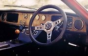 Pohled od interiéru vozu Lotus Europa S2.