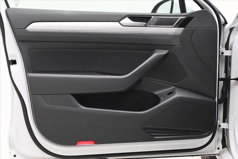 Volkswagen Passat 2,0 TDI 110KW DSG BUSINESS Zár - fotka 25 z 31