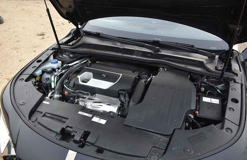 Vlajková loď francouzského automobilového průmyslu se dobře vyjímá v každém prostředí