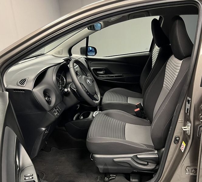 Toyota Yaris 1.5 AT ACTIVE TREND - fotka 7 z 15