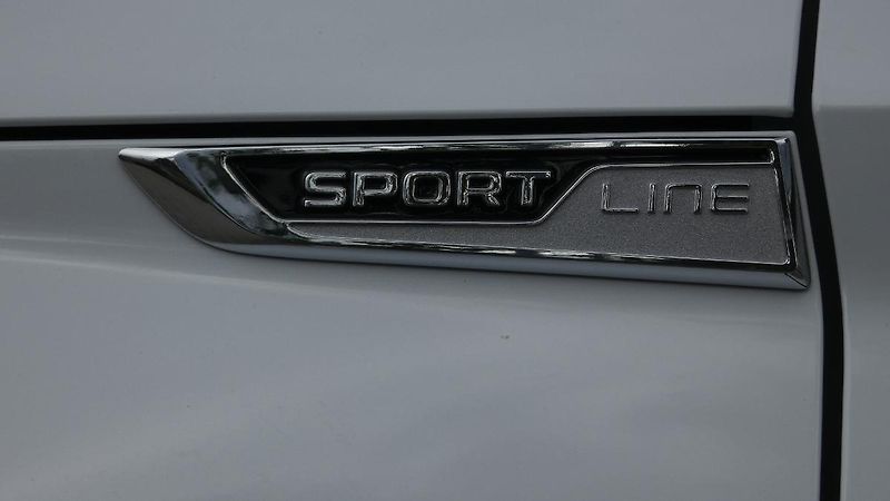 Škoda Kodiaq 2,0 TSI Sportline DSG 4x4 - fotka 26 z 28