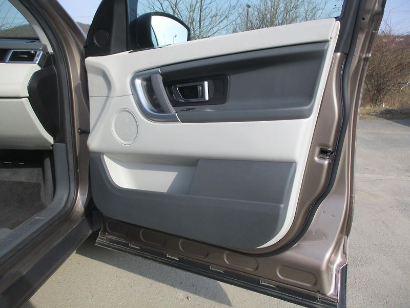 Land Rover Discovery Sport 2.0 TD4 110kW 4x4 koupeno CZ - fotka 20 z 42