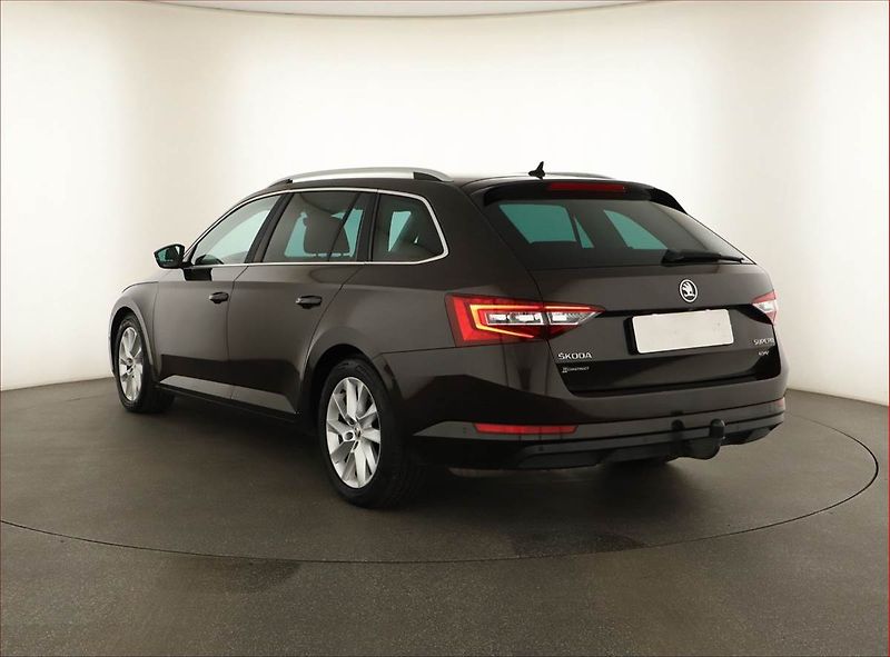 Škoda Superb (2016) Style 2.0 TDI, 4X4, Kůže - fotka 4 z 19