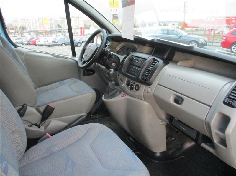 Renault Trafic 2,5 DCi, 8 míst, klima, tažné, - fotka 9 z 29
