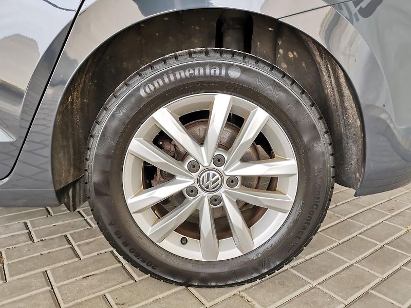 Volkswagen Touran (2017) 1,2 TSI NAVI 132Tkm ZÁRUKA DPH - fotka 23 z 24