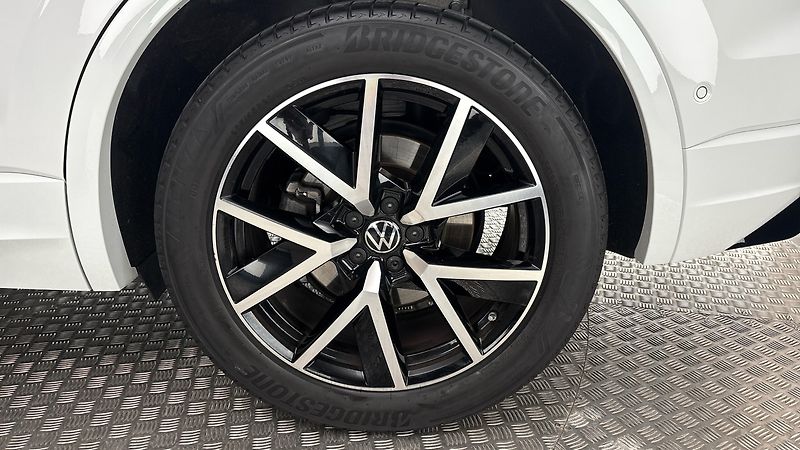 Volkswagen Touareg 3.0 TDI Tiptronic R-Line - fotka 19 z 33