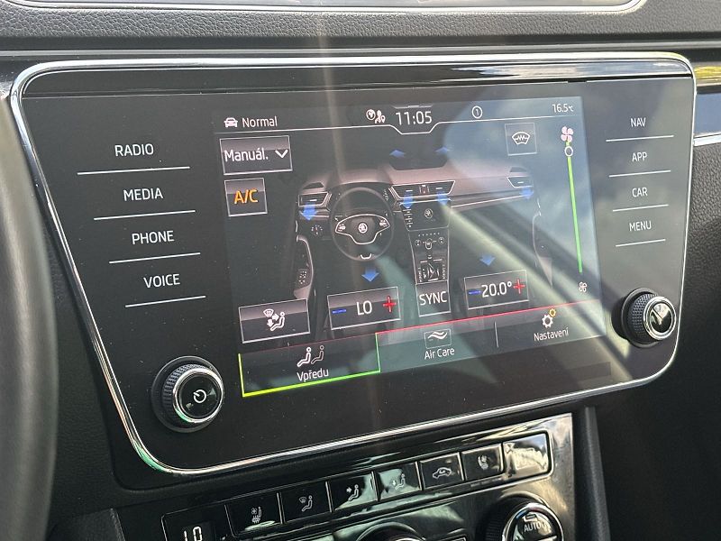 Škoda Superb (2023) Combi 2.0 TDI 4x4 DSG L&K - fotka 14 z 33