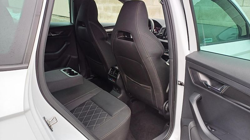 Škoda Karoq 2.0 TDI 110kW DSG 4x4 WEBASTO - fotka 12 z 50