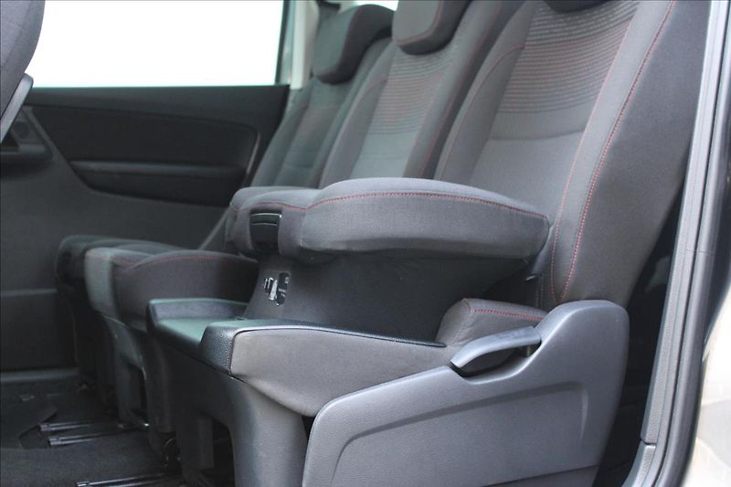 Volkswagen Sharan 2.0 TDI / DSG / TOP-VÝBAVA - fotka 38 z 48